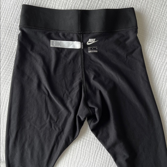 Nike Leg-a-See High-Waist Leggings in Black with White Logo • Women’s Medium - Picture 8 of 14
